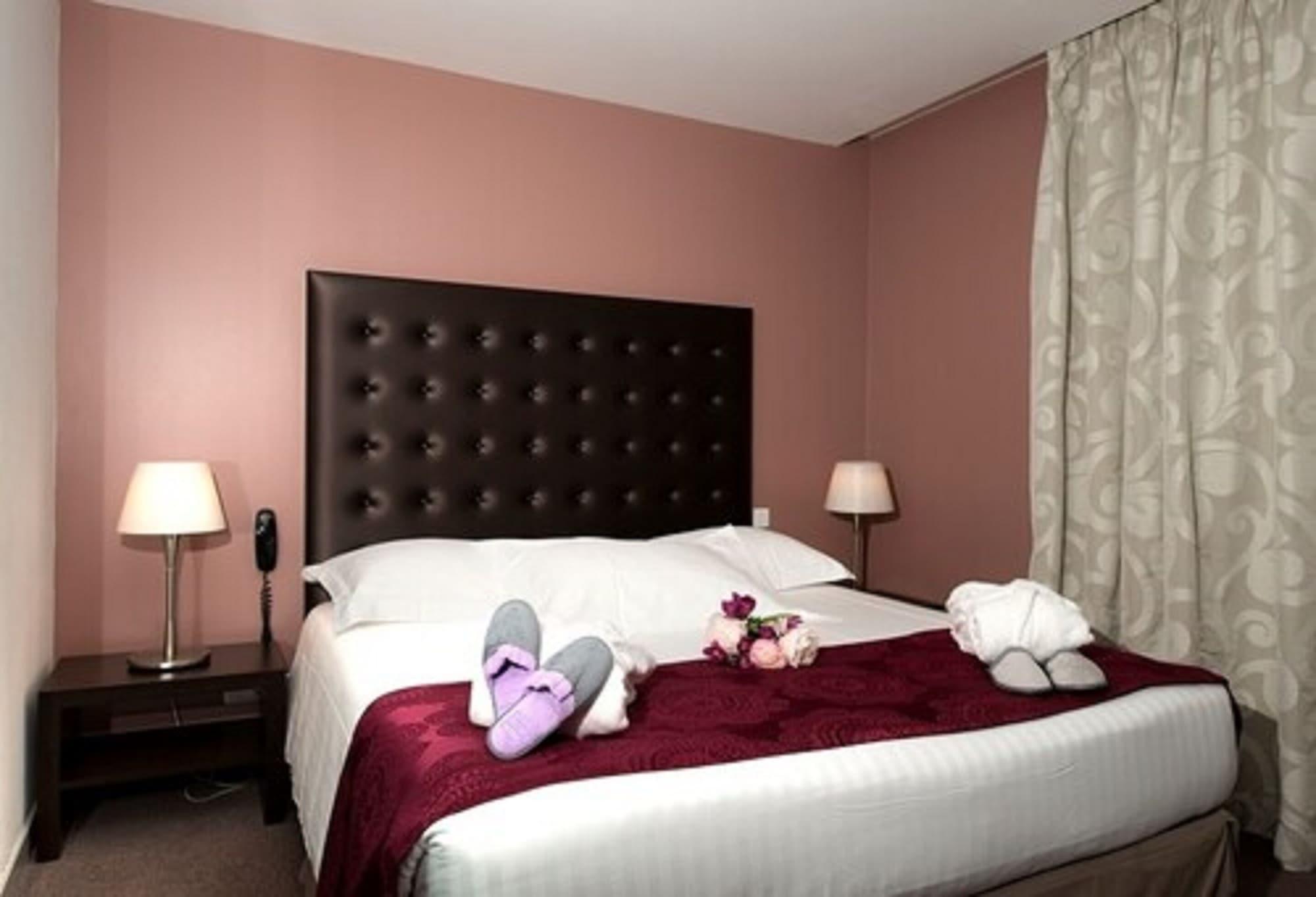Relais De La Malmaison Paris Rueil Hôtel-Spa Buitenkant foto