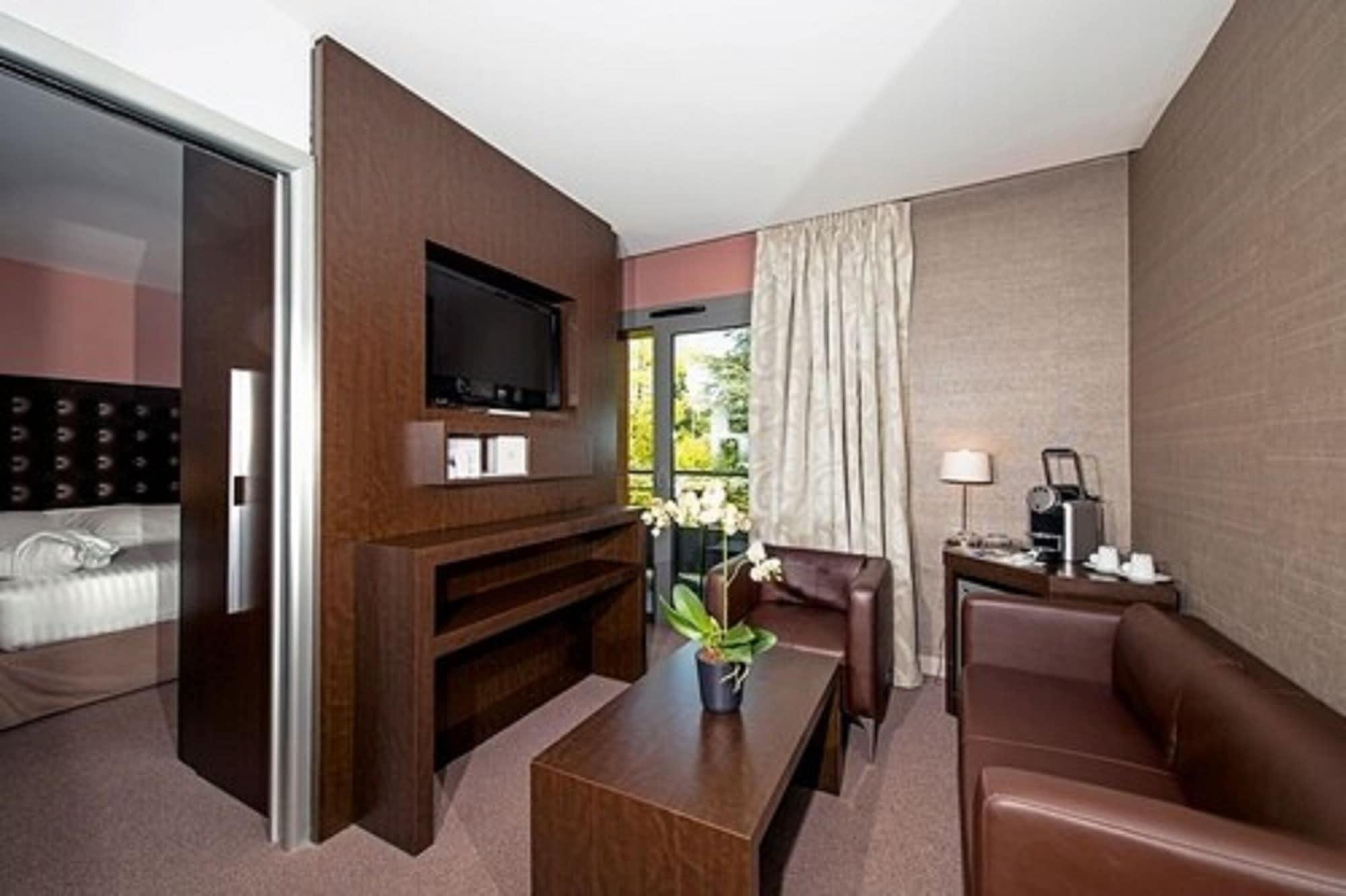 Relais De La Malmaison Paris Rueil Hôtel-Spa Buitenkant foto
